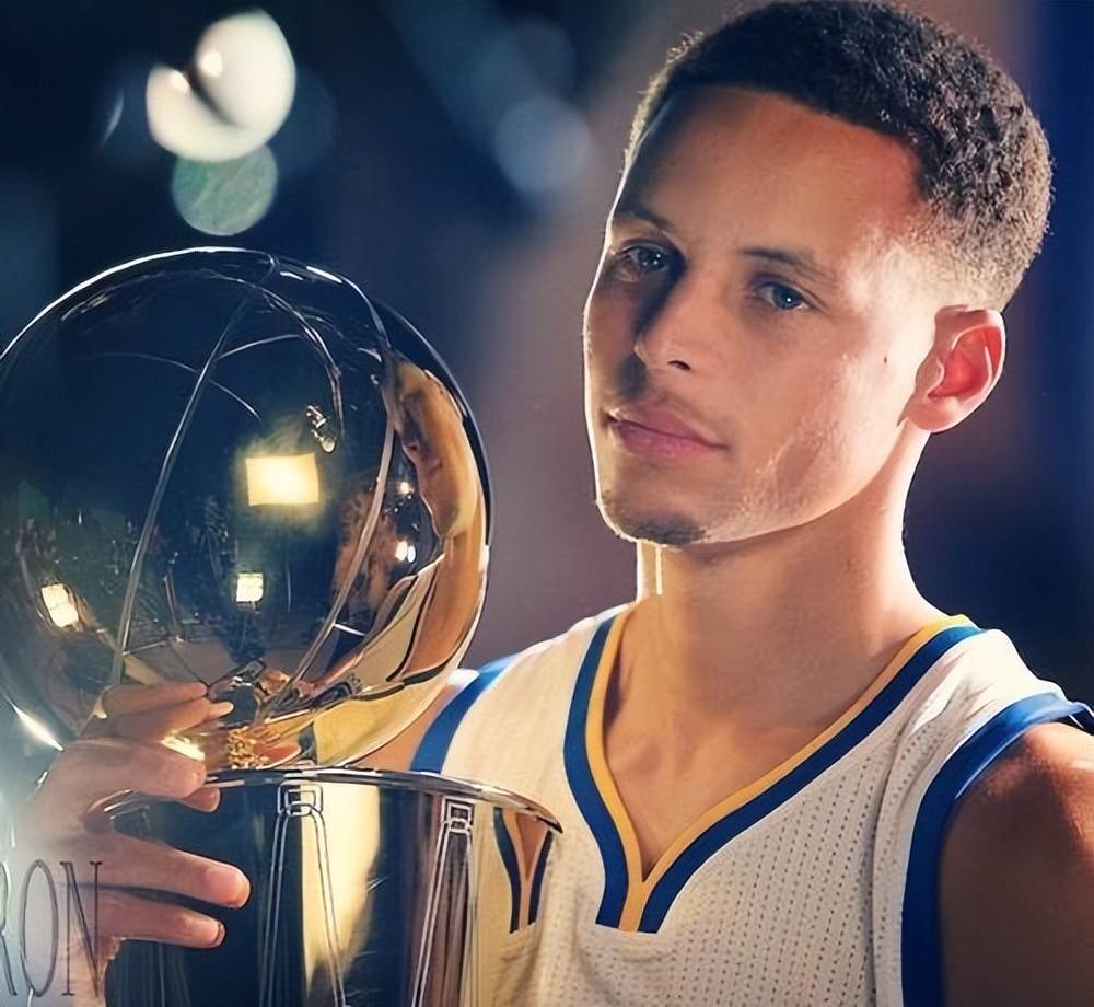 什琴斯尼：巴萨有无穷无尽的天赋；我是问题的短期解决方案